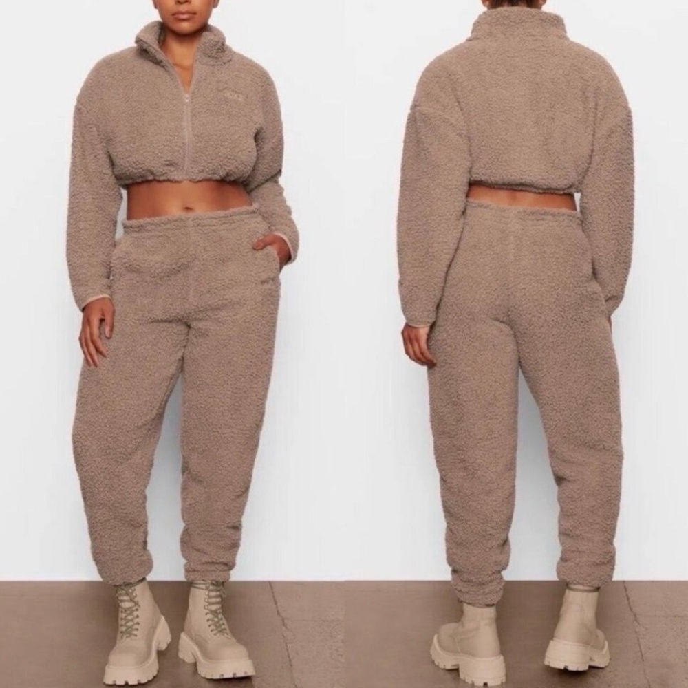 SKIMS Sherpa jogger NWT